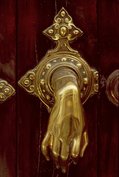Deurklopper in de vorm van een hand (detail) door School Spanish
