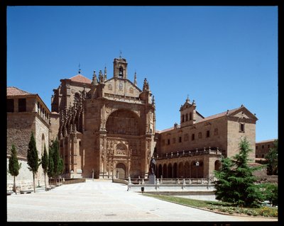 Zicht op platereske gevel door School Spanish