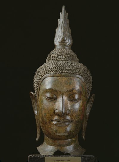Hoofd van Boeddha in meditatie door School Thai
