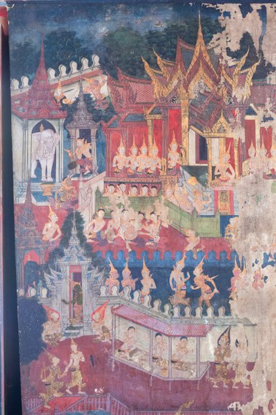 Muurschilderingen in de Buddhaisawan-kapel die Boeddha tonen in koninklijke kleding om de trotse maar misleide keizer Jambupati te overtuigen dat het pad naar verlichting te verkiezen is boven materiële rijkdom, paleis van Wang Na door School Thai
