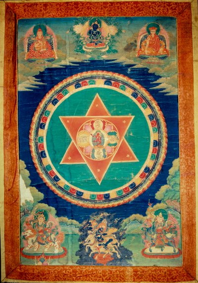 Mandala de vajravarami de godin danst (in het midden) haar naam betekent 