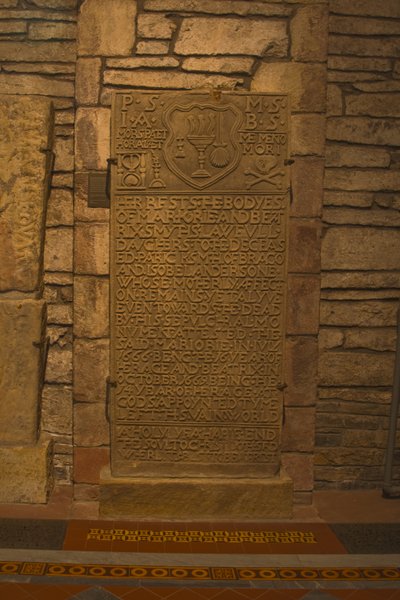 Grafsteen van Marjorie en Beatrix Smyth door Scottish School