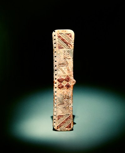 Gesp gegraveerd met geometrisch ornament en herten, vroege 1e millennium v.Chr. door Scythian Scythian