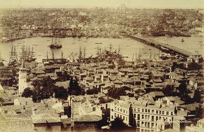 Panorama met uitzicht op Istanbul en de Bosporus, ca.1890 door Sebah and Joaillier