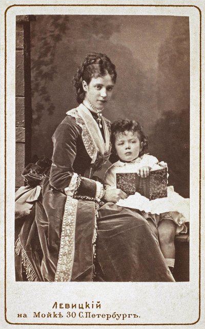Keizerin Maria Fjodorovna Dagmar van Denemarken 1847-1928 met zoon Nicholas Alexandrovich van Rusland door Sergei Lvovich Levitsky