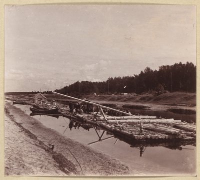 Vlotten van boomstammen, Wolga-Baltische Waterweg, Rusland door Sergei Mikhailovich Prokudin Gorskii