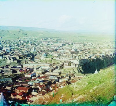 Uitzicht op Tiflis (nu Tbilisi) vanaf het terrein van de Sint-Davidskerk, 1905-1915 door Sergey Prokudin Gorsky