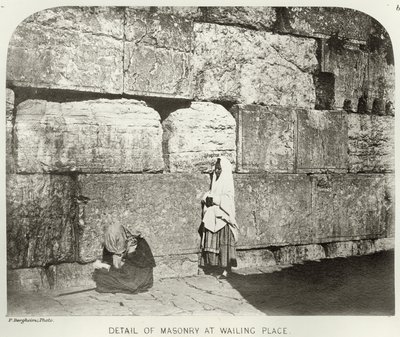 Exterieur van Haram-Ash-Sharif, detail van metselwerk bij de Klaagmuur, ca.1864-65 zwart-wit foto door Sgt. James M. McDonald
