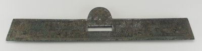 Mogelijke wagenbeslag met vijf lussen voor bevestiging aan de achterkant (brons) door Shang Dynasty Chinese School
