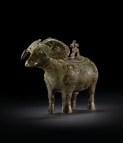 Rituele wijnvat in de vorm van een ram, Gong door Shang Dynasty Chinese School