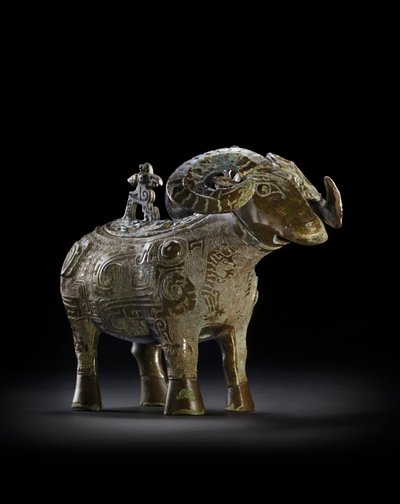 Rituele wijnvat in de vorm van een ram, Gong door Shang Dynasty Chinese School