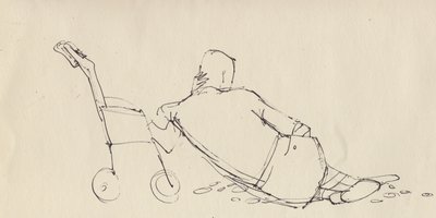 Man leunend tegen kinderwagen op het strand, ca. 1950 door Shirley Markham