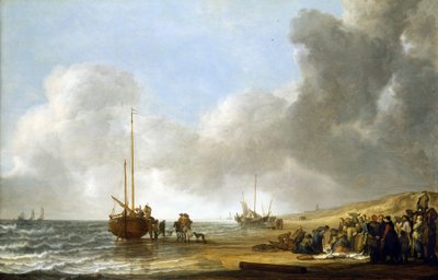 Een scène op het strand van Scheveningen (Den Haag, Nederland), de zee aan de linkerkant en zandduinen aan de rechterkant, in het midden een vissersboot op zijn kiel en een groep vissers door Simon Jacobsz. Vlieger