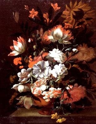 Tulpen, anjers, zonnebloemen en andere bloemen in een urn op een stenen richel door Simon Peeterz (follower of) Verelst