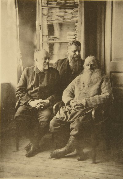 Russische auteur Leo Tolstoj met politicus Mikhail Stakhovich en Mikhail Sukhotin, Rusland, 1900s door Sophia Andreevna Tolstaya