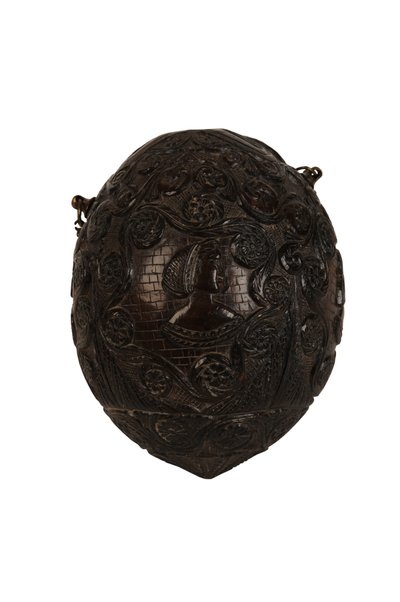 Gesneden kokosnoot poederfles boeman, Spaans Koloniaal, ca.1800 (kokosnoot) door Spanish School