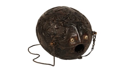 Gesneden kokosnoot poederfles bugbear, Spaans koloniaal, c.1800 door Spanish School