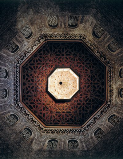 Plafond van de Madrasa van Granada, Spanje, gebouwd in 1349 door Spanish School