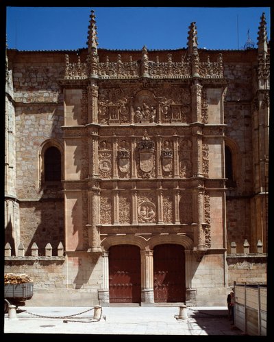Detail van gotische platereske gevel van universiteit door Spanish School