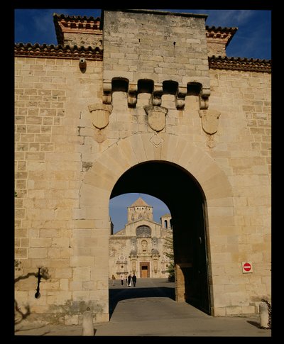 Ingang van het klooster, gesticht in 1151 door Spanish School