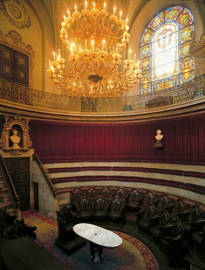 Interieur van het amfitheater van de Koninklijke Academie voor Geneeskunde, voormalig chirurgisch college opgericht in 1699, Barcelona, Spanje (foto) door Spanish School
