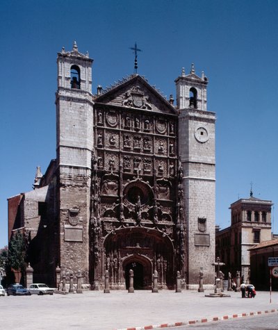 Isabelijnse gotische kunst: uitzicht op de kloosterkerk van St. Paul (San Pablo) 1445-1616 in Valladolid door Spanish School