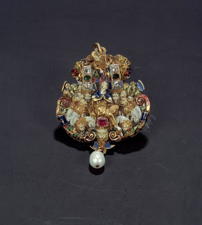 Sieraden: diamanten hanger, email op goud rond, smaragd en parel die Daniel in de leeuwenkuil voorstellen. 1550-1600. Uit Spanje. Parijs, Louvre Museum door Spanish School