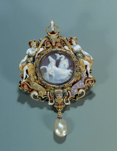 Sieraad: hanger email op goud rond met een camee. 1550-1575. Parijs, Louvre Museum door Spanish School