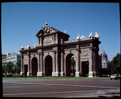 Uitzicht op de Alcala poort (1778) door Spanish School