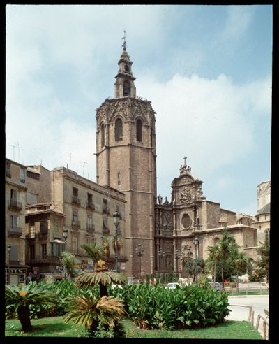 Uitzicht op de Micalet (Miquelet of El Miguelete) klokkentoren van de kathedraal van Valencia (Valencia) 1381-1429 Spanje door Spanish School