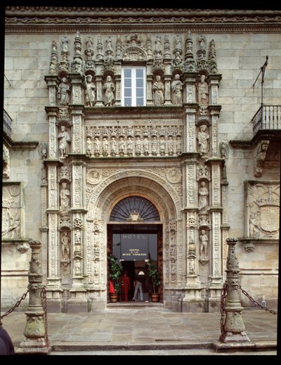 Zicht op de platereske poort van het koninklijk ziekenhuis door Spanish School