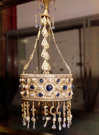 Votiefkroon van Koning Recesvinth (r.652-72) uit de Schat van Guarrazar, c.670 door Spanish School