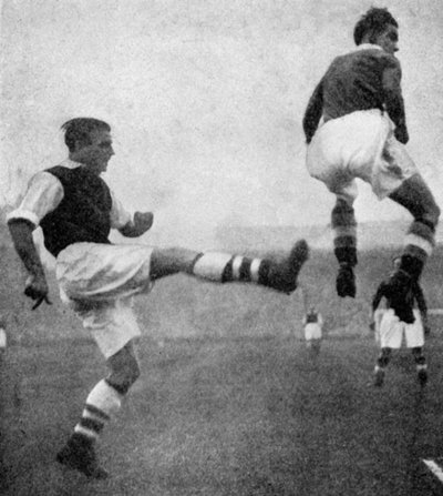 Actie uit een Arsenal v Chelsea voetbalwedstrijd door Sport and General