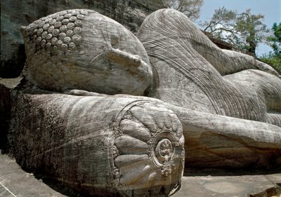 Het liggende beeld, dat de parinirvana van Boeddha afbeeldt, sculptuur, Tempel van Gal Vihara door Sri Lankan