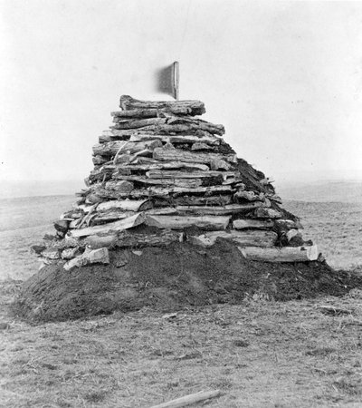 Monument met Beenderen op Custer