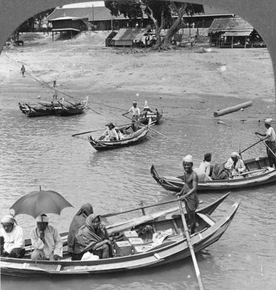 Boten op de Irrawaddy-rivier, Sagaing, Birma, 1908 door Stereo Travel Co