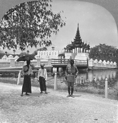 Hoofdingang van Fort Dufferin en het Koninklijk Paleis, Mandalay, Birma door Stereo Travel Co