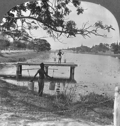 Westzijde van het Fort, met zicht op de gracht, Mandalay, Birma, 1908 door Stereo Travel Co