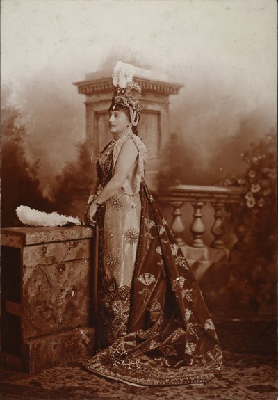 Louise, Hertogin van Devonshire, als Zenobia, Koningin van Palmyra, Het Diamanten Jubileumbal van de Hertogin van Devonshire in Devonshire House door Studio Lafayette