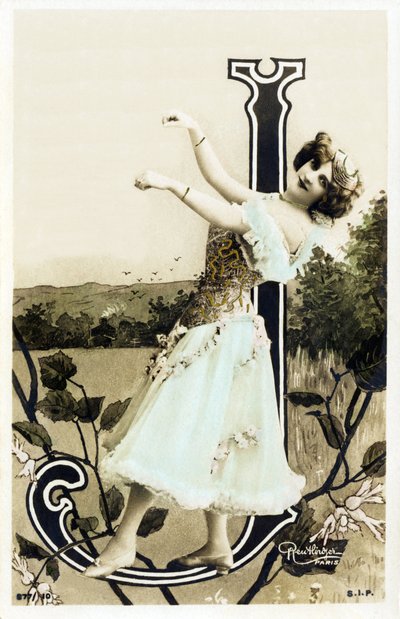 J: Lucette De Berny, artieste uit de Belle Epoque - Alfabet in ansichtkaart door Studio Reutlinger