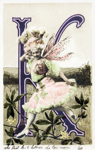 K: Juliette Mealy, zangeres en cabaretdanseres uit de Belle Epoque - maker van het lied "Frou Frou" in 1897 - Alfabet op ansichtkaart door Studio Reutlinger