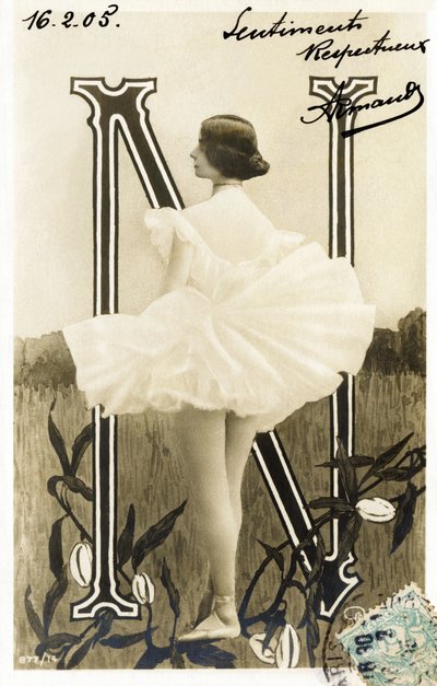 N: Cleopatre Diane de Merode, genaamd Cleo de Merode, danseres uit de Belle Epoque, opgeleid aan de Opera de Paris - Theatre des Folies Bergere, Parijs - alfabet in ansichtkaart door Studio Reutlinger