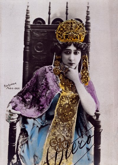 Portret van Caroline (La Belle) Otero (1868-1965), ansichtkaart met handtekening door Studio Reutlinger