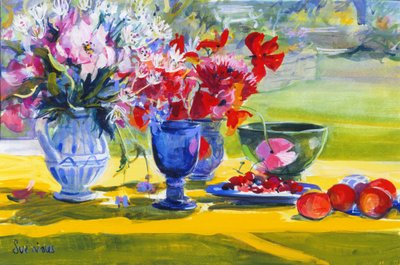 Midsummer bloemen op tuintafel door Sue Wales