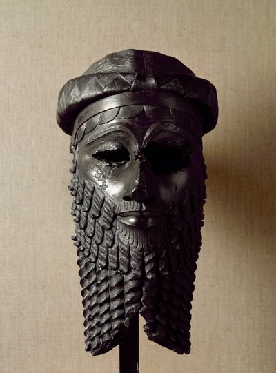 Sumerische kunst: hoofd van koning, misschien Naram-Sin (Naram Sin) (2254-2218 v.Chr.). Bronzen beeld. Ongeveer 2250 v.Chr. Dim. 36x20 cm Bagdad, Nationaal Irak Museum door Sumerian Sumerian