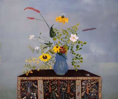 Oktoberbloemen op een Perzische kist, 2022 (olieverf op linnen) door Suzy Fasht