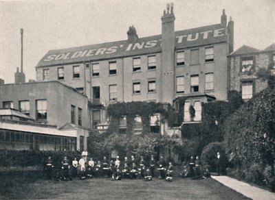 Het Soldateninstituut, Portsmouth, 1904 door Symonds and Co