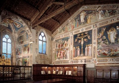 Interieur van de sacristie met fresco