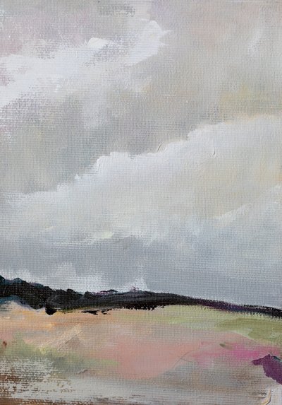 Bewolkt pastelkleurig landschap door Tamar Green