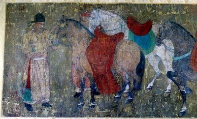 Chinees Kunst: twee palefreniers die vier paarden leiden in een keizerlijke stal (detail) door Tang Dynasty Chinese School